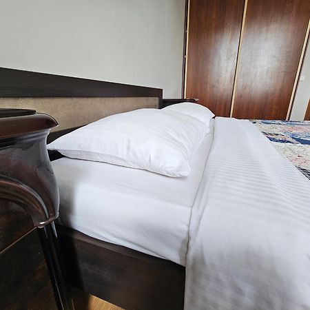Ernaz Plus Apartments-Expo-Boulevard 130 アスターナ エクステリア 写真