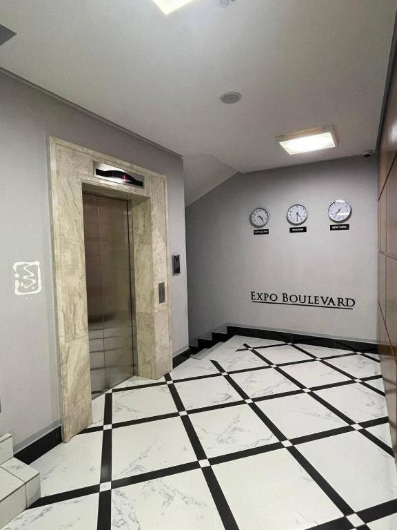 Ernaz Plus Apartments-Expo-Boulevard 130 アスターナ エクステリア 写真