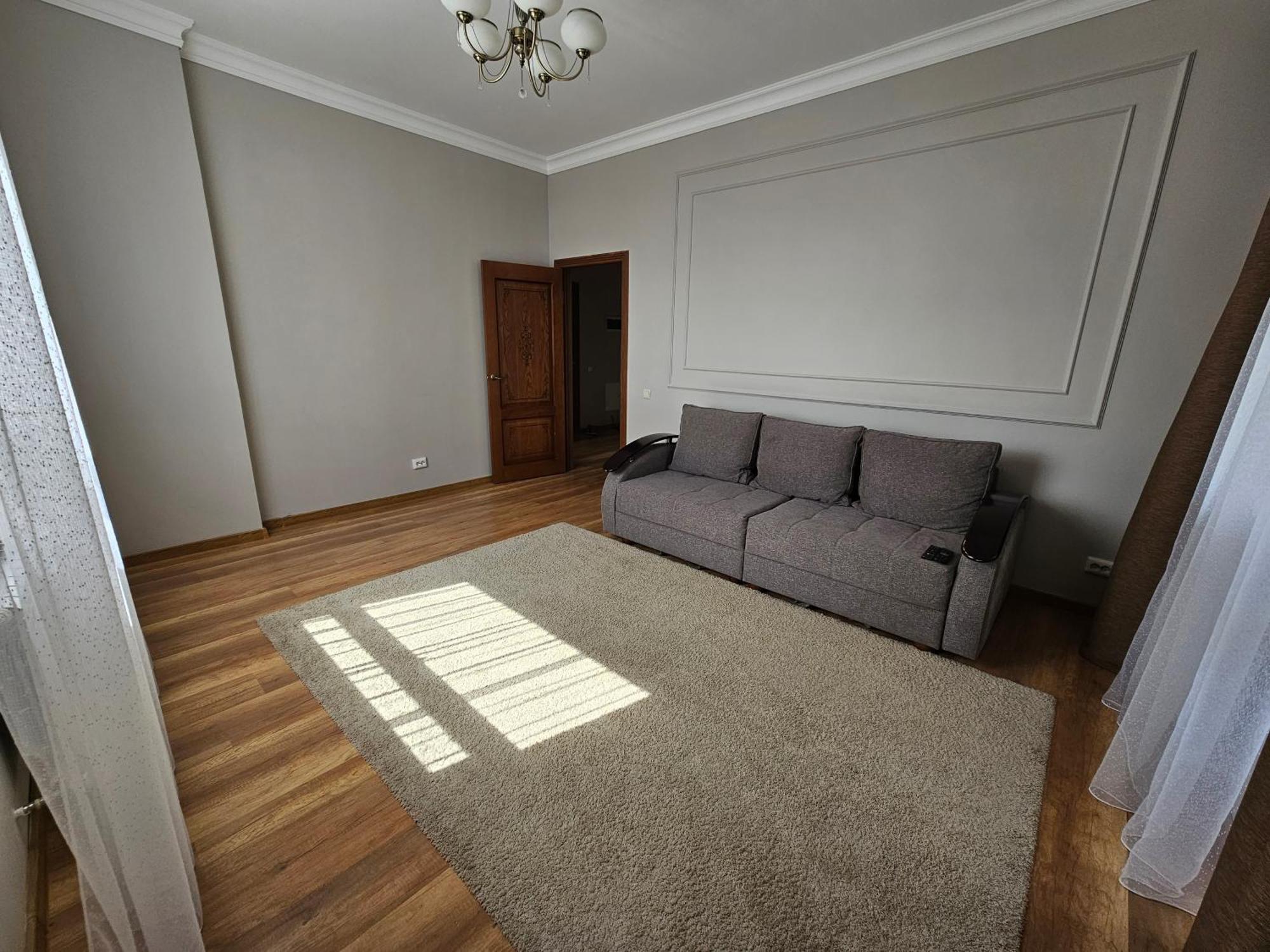 Ernaz Plus Apartments-Expo-Boulevard 130 アスターナ エクステリア 写真