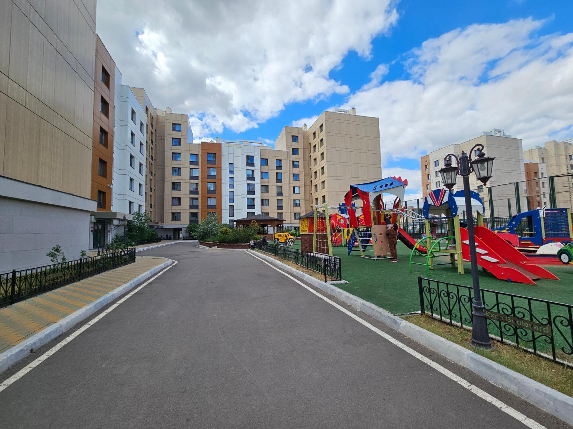 Ernaz Plus Apartments-Expo-Boulevard 130 アスターナ エクステリア 写真