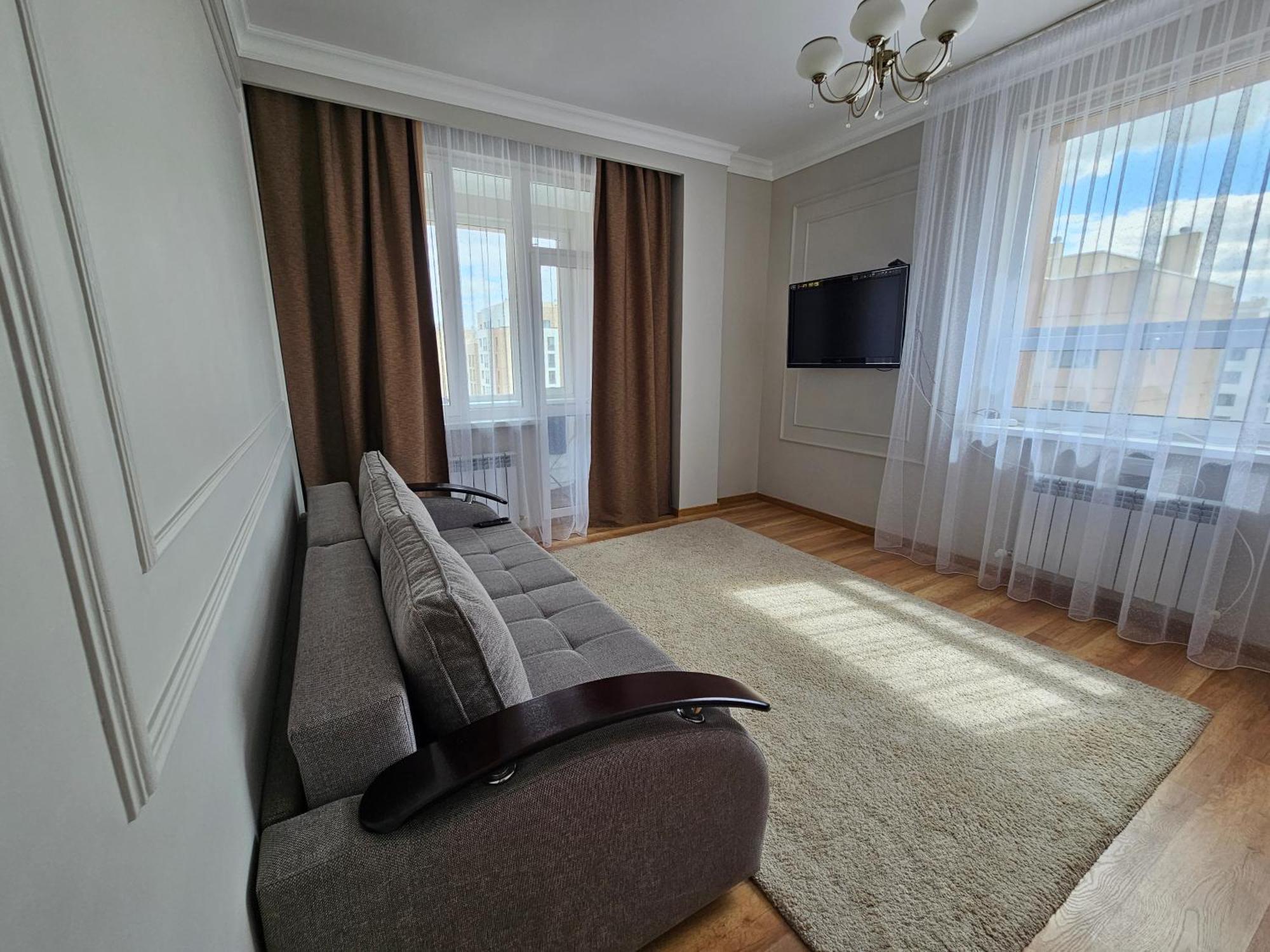 Ernaz Plus Apartments-Expo-Boulevard 130 アスターナ エクステリア 写真