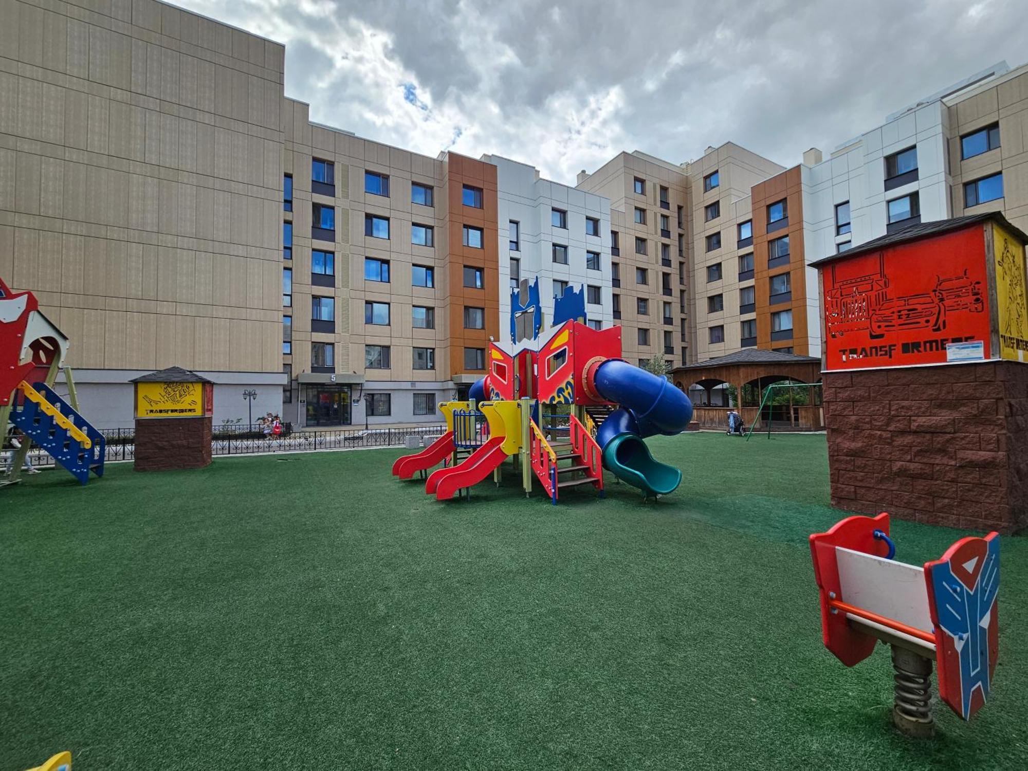 Ernaz Plus Apartments-Expo-Boulevard 130 アスターナ エクステリア 写真
