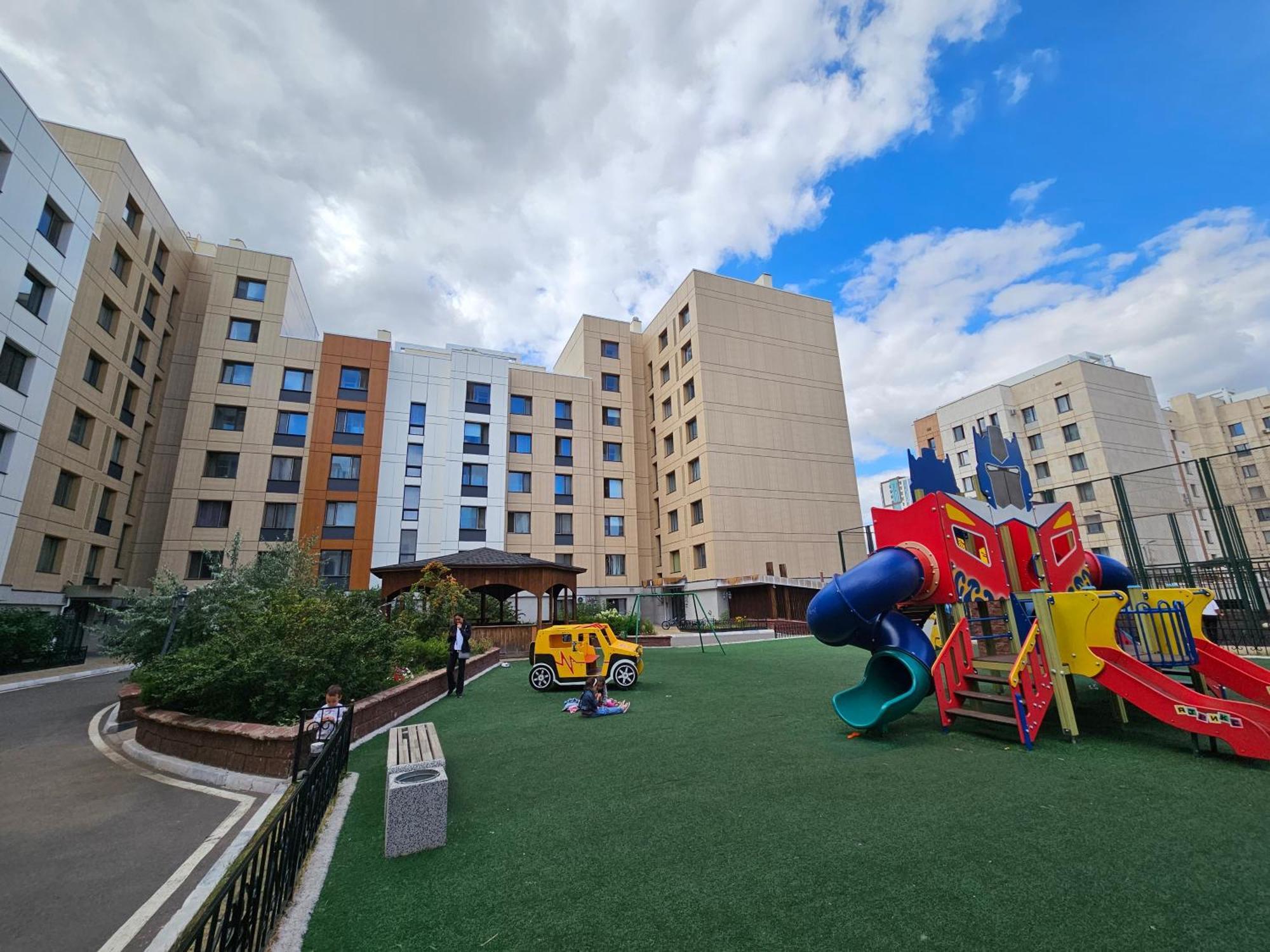 Ernaz Plus Apartments-Expo-Boulevard 130 アスターナ エクステリア 写真